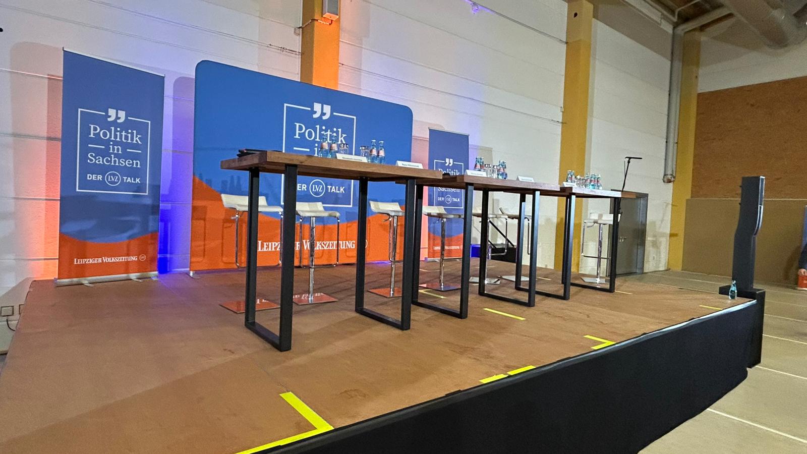 Podium des LVZ-Talks in der Parthelandhalle in Naunhof. Es wurde über das Thema Windkraft in Sachsen diskutiert.