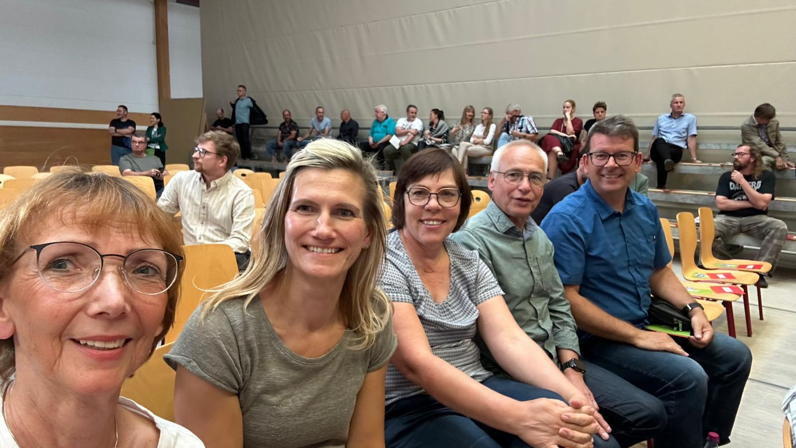Die Bürgerinitiative Gegenwind Frauendorf war dabei - beim LVZ-Talk in der Parthelandhalle in Naunhof. Wir haben uns klar gegen die geplanten Windräder in Frauendorf positioniert.