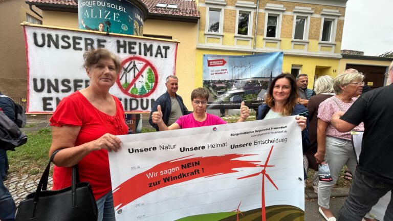 Die Bürgerinitiative Gegenwind Frauendorf war dabei bei der Groß-Demo in Borna vor Kreistagssitzung Leipziger Land am 10. September 2025